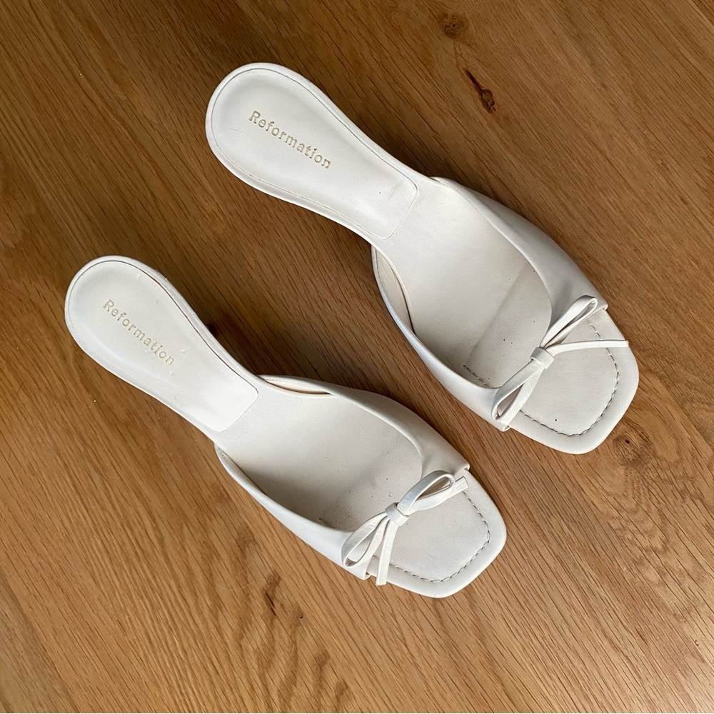 Reformation | Clementine Heeled Mule Sandal - Almond Leather